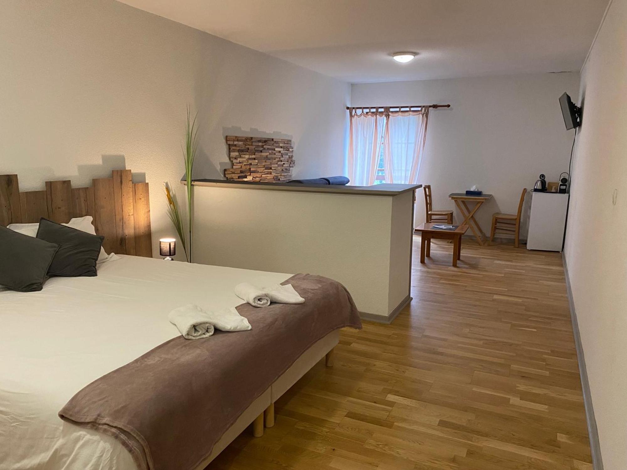 Gite - Auberge Du Midi Saint-Antoine  Екстер'єр фото
